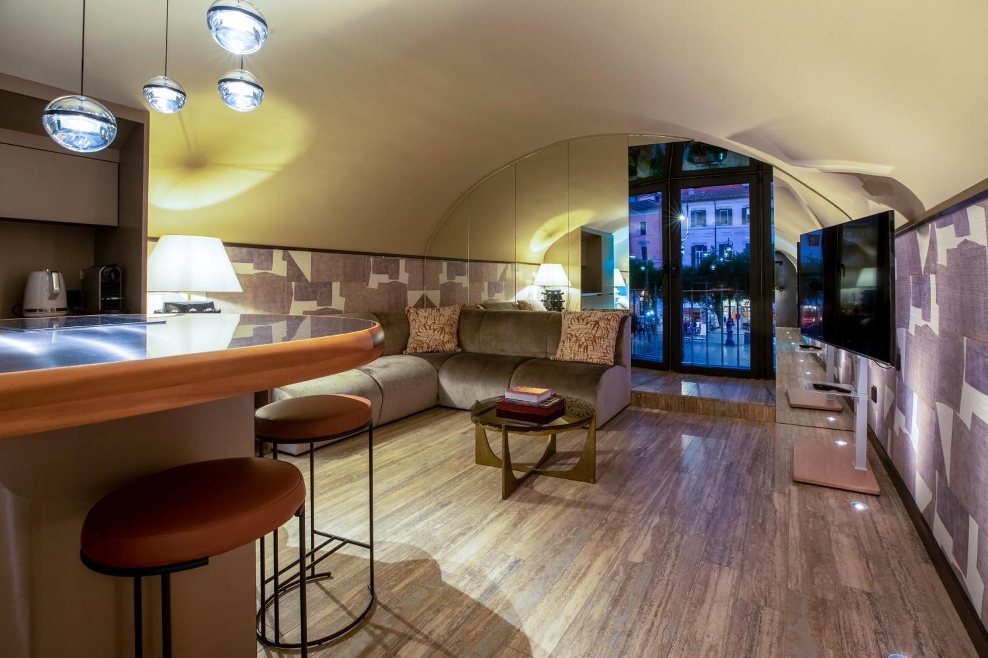 Apartment Piazza Navona Balcony Caden Rom