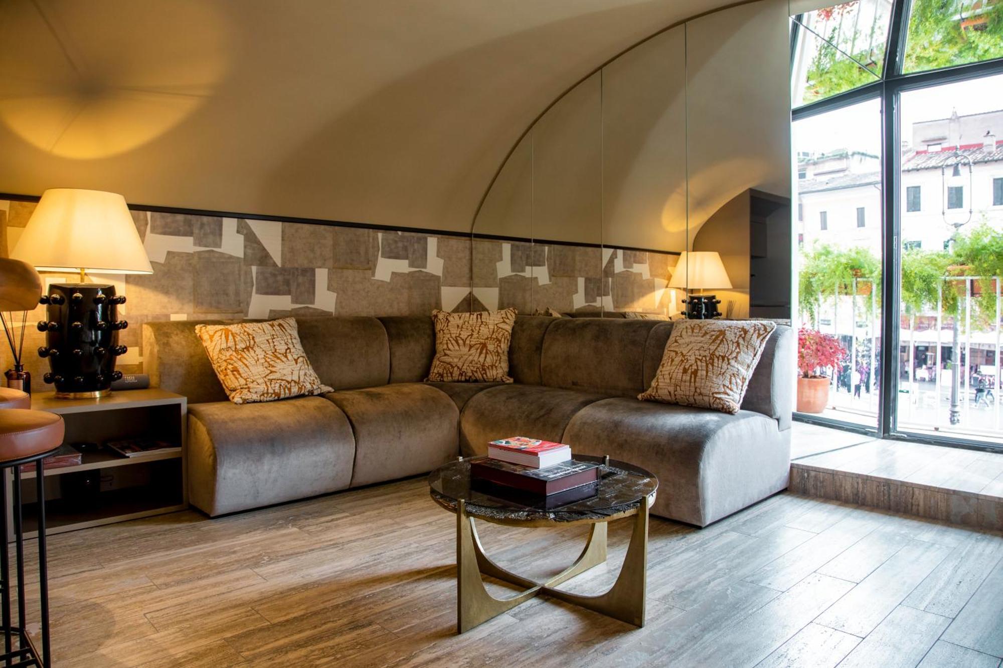 Piazza Navona Balcony Caden Apartment Rom