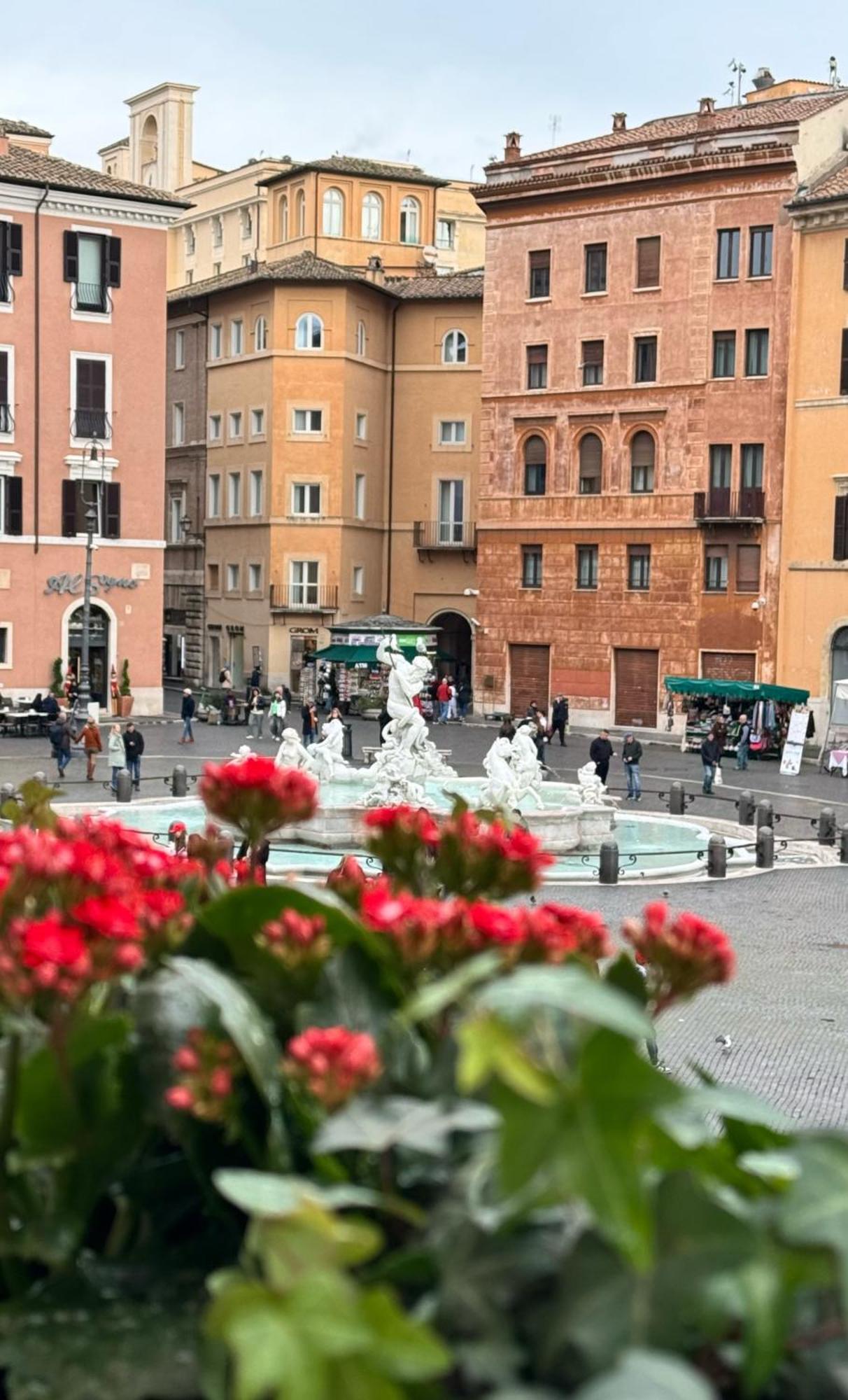 Apartment Piazza Navona Balcony Caden Rom